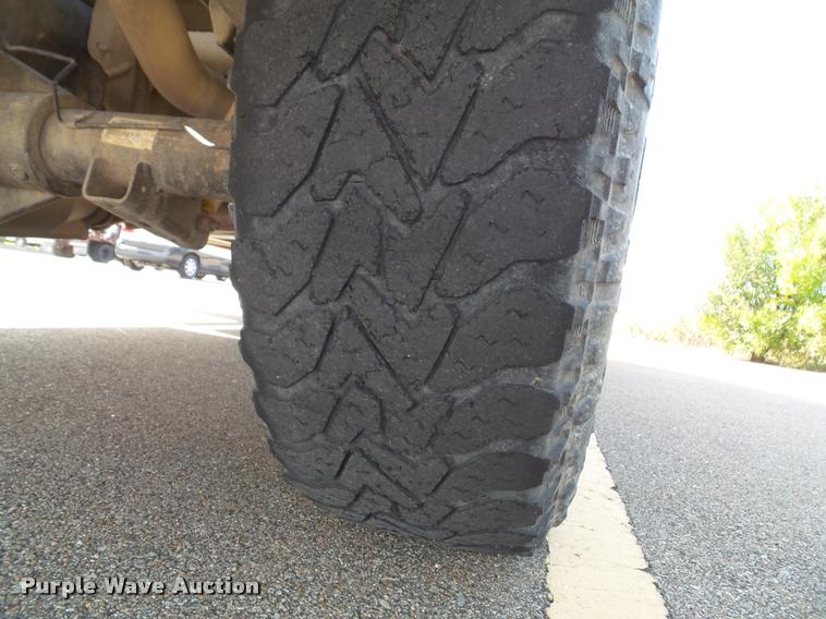 image for item K8164 2003 Dodge Ram 2500 flatbed pickup truck