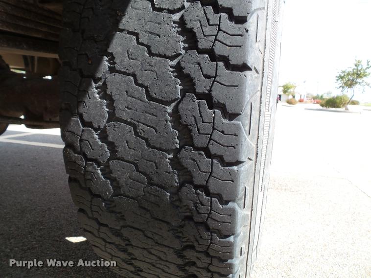 image for item K8164 2003 Dodge Ram 2500 flatbed pickup truck