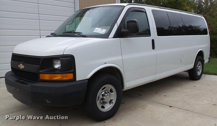 image for item K8165 2010 Chevrolet Express 3500 extended van