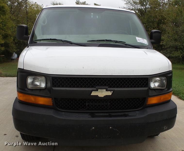 image for item K8165 2010 Chevrolet Express 3500 extended van