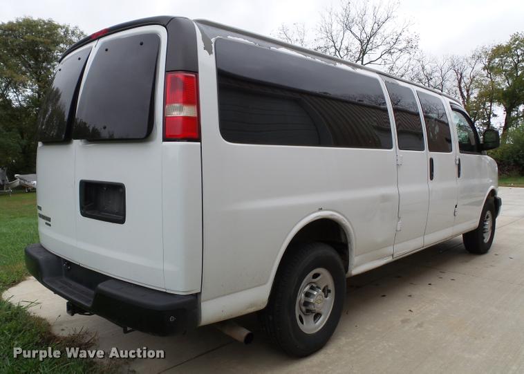 image for item K8165 2010 Chevrolet Express 3500 extended van