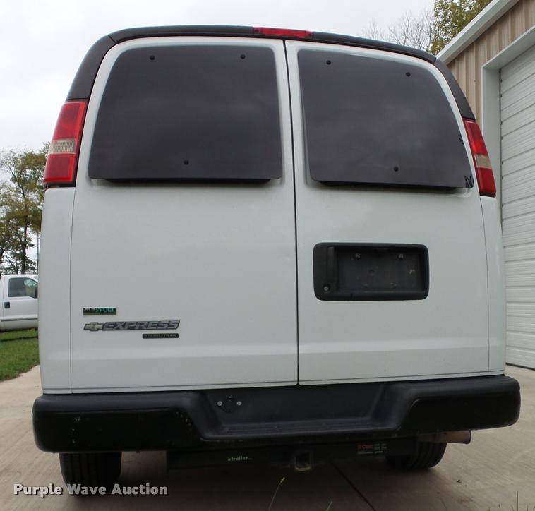 image for item K8165 2010 Chevrolet Express 3500 extended van