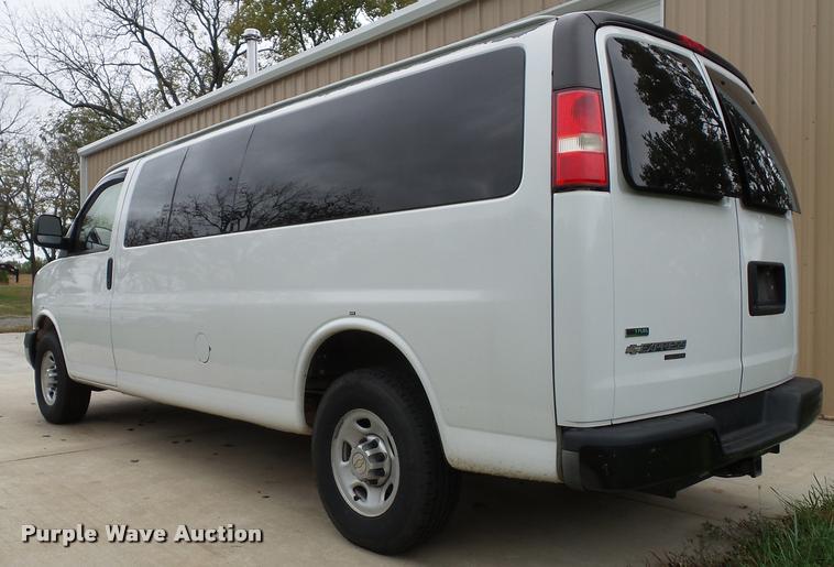 image for item K8165 2010 Chevrolet Express 3500 extended van