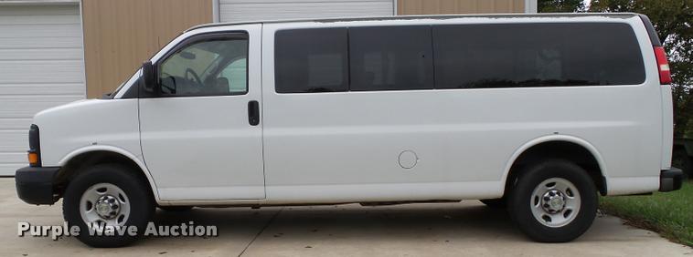 image for item K8165 2010 Chevrolet Express 3500 extended van