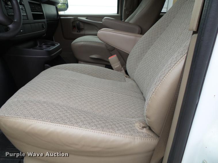 image for item K8165 2010 Chevrolet Express 3500 extended van