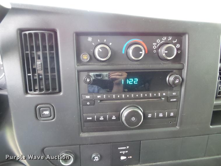 image for item K8165 2010 Chevrolet Express 3500 extended van