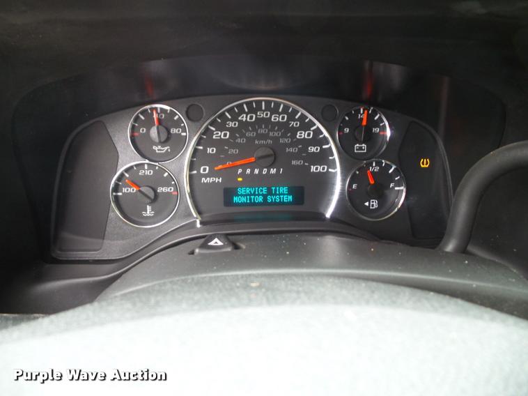 image for item K8165 2010 Chevrolet Express 3500 extended van