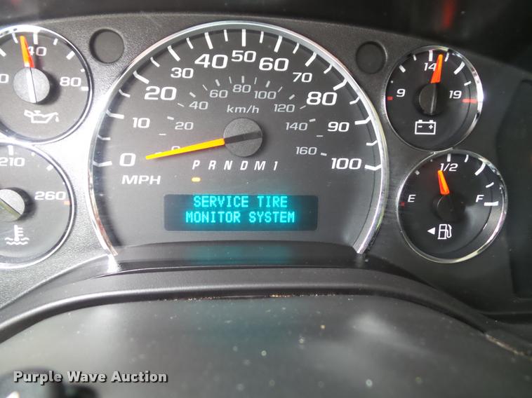 image for item K8165 2010 Chevrolet Express 3500 extended van