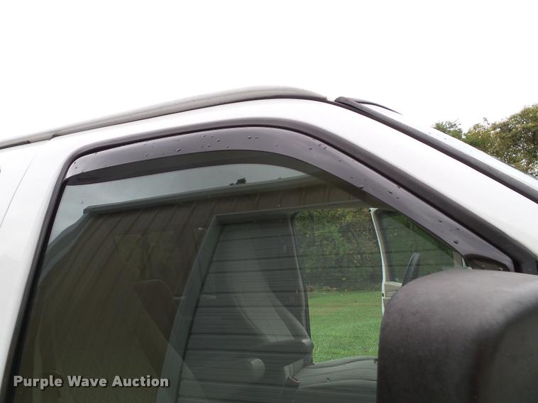 image for item K8165 2010 Chevrolet Express 3500 extended van