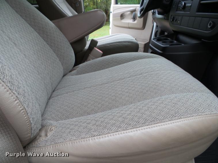 image for item K8165 2010 Chevrolet Express 3500 extended van