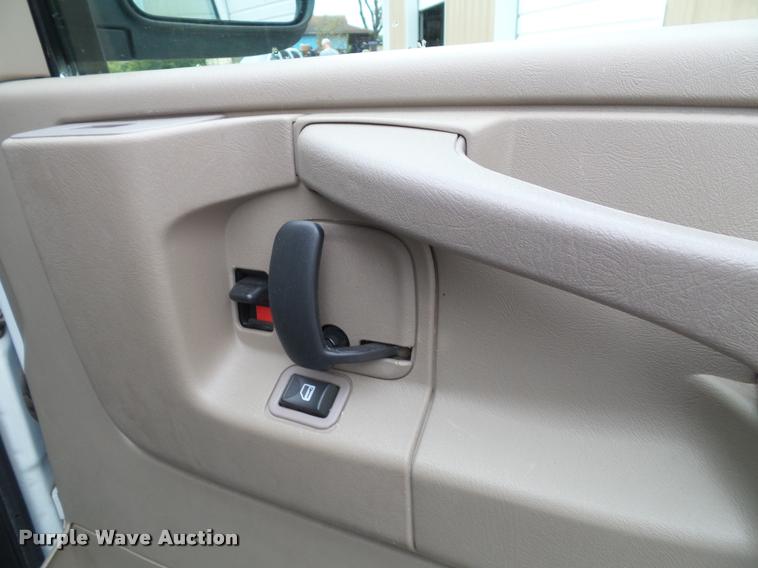 image for item K8165 2010 Chevrolet Express 3500 extended van