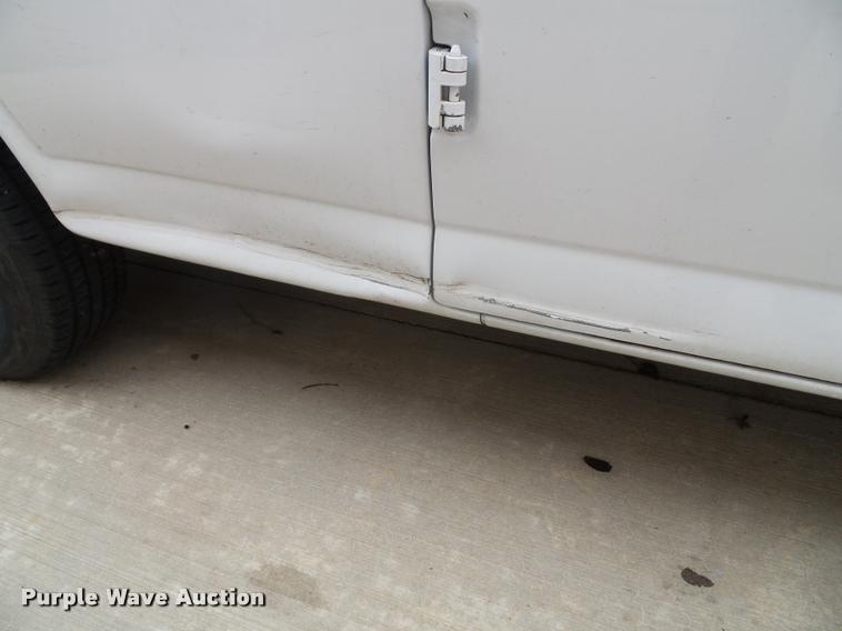 image for item K8165 2010 Chevrolet Express 3500 extended van