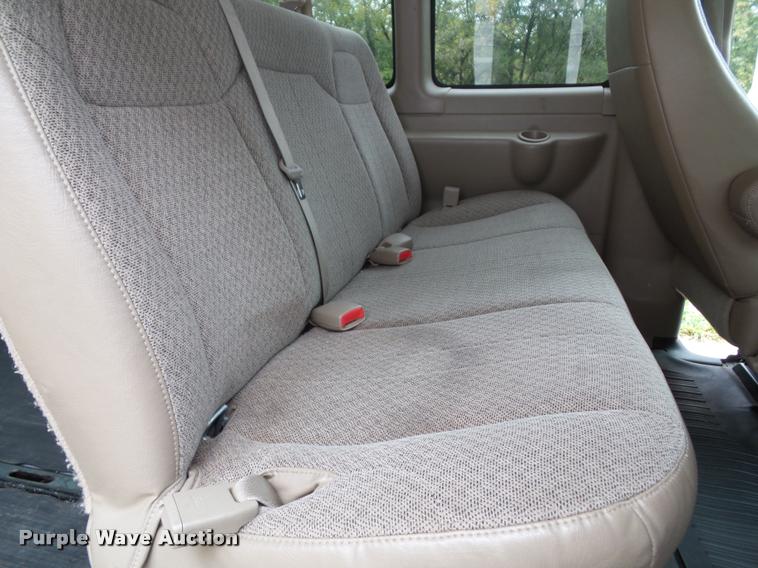 image for item K8165 2010 Chevrolet Express 3500 extended van