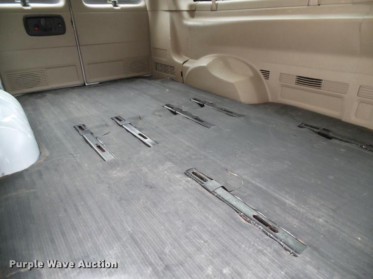 image for item K8165 2010 Chevrolet Express 3500 extended van