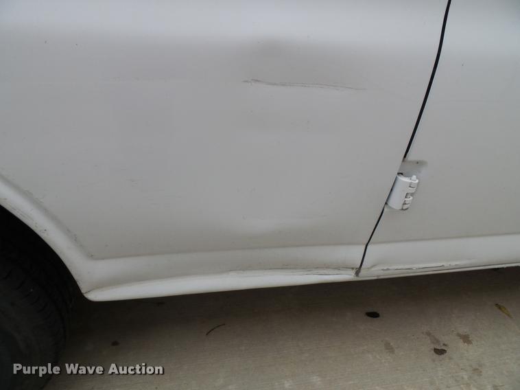 image for item K8165 2010 Chevrolet Express 3500 extended van