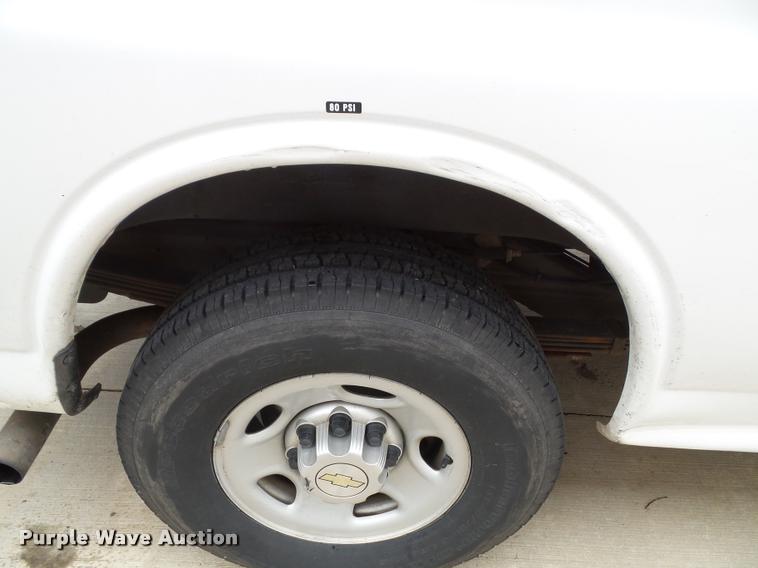 image for item K8165 2010 Chevrolet Express 3500 extended van