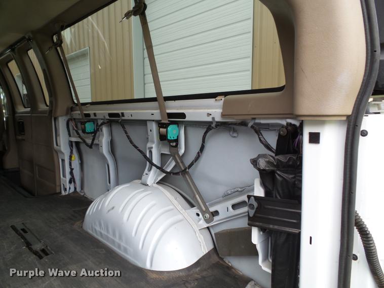 image for item K8165 2010 Chevrolet Express 3500 extended van