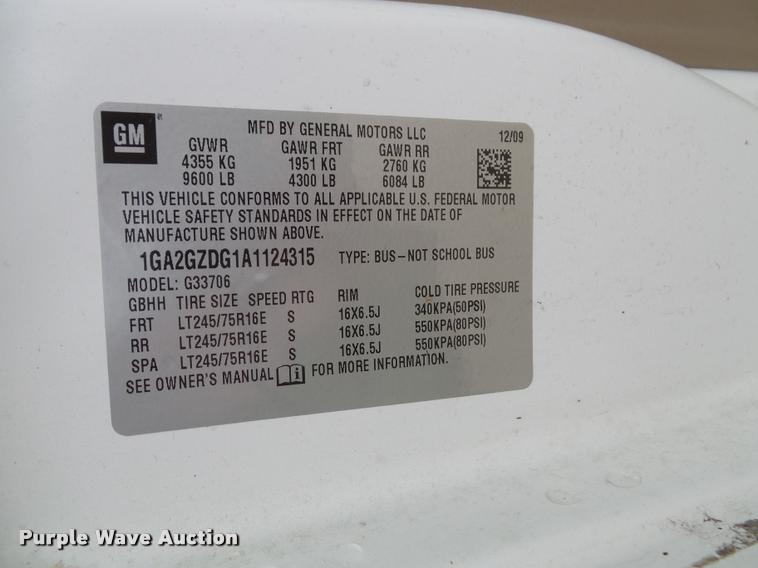 image for item K8165 2010 Chevrolet Express 3500 extended van