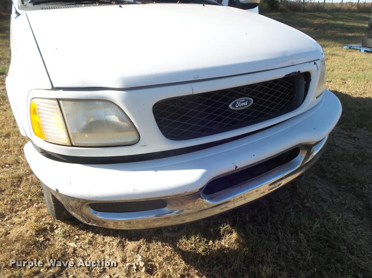 image for item L1709 1998 Ford F150 SuperCab pickup truck