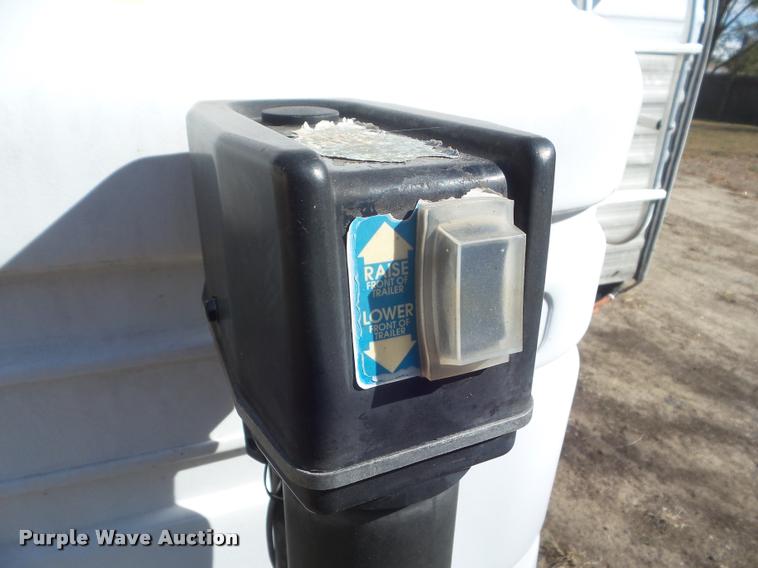 image for item L1721 1998 Prowler camper