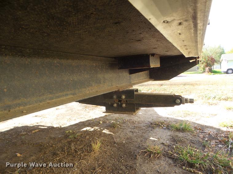 image for item L1721 1998 Prowler camper