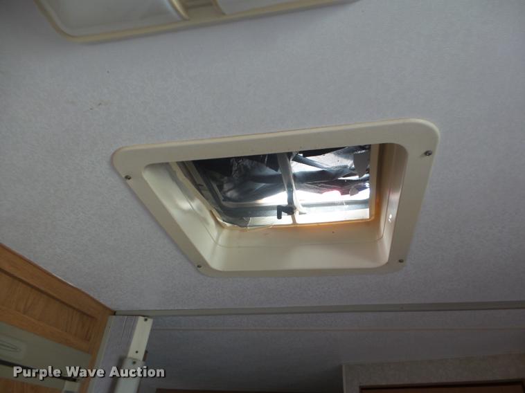 image for item L1721 1998 Prowler camper