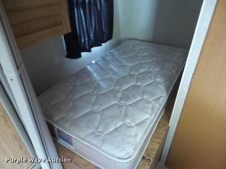 image for item L1721 1998 Prowler camper