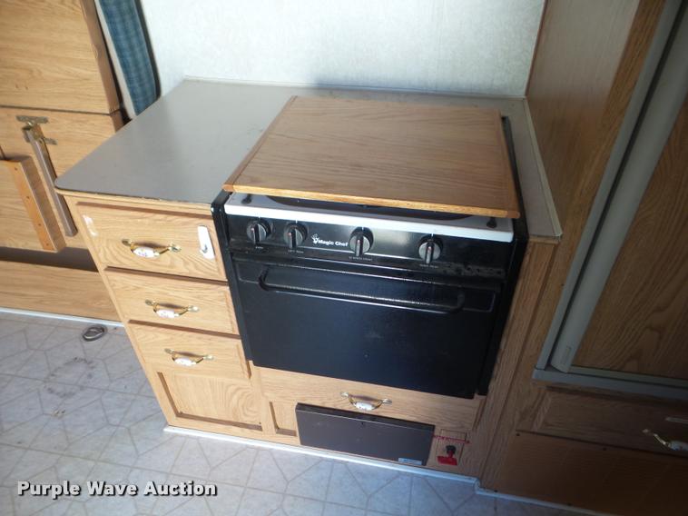 image for item L1721 1998 Prowler camper