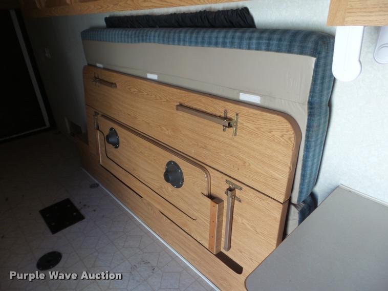 image for item L1721 1998 Prowler camper