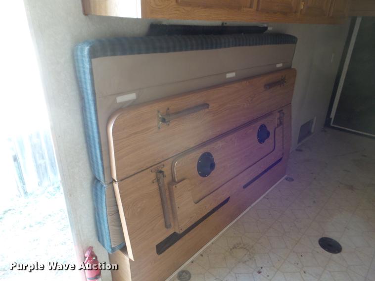 image for item L1721 1998 Prowler camper