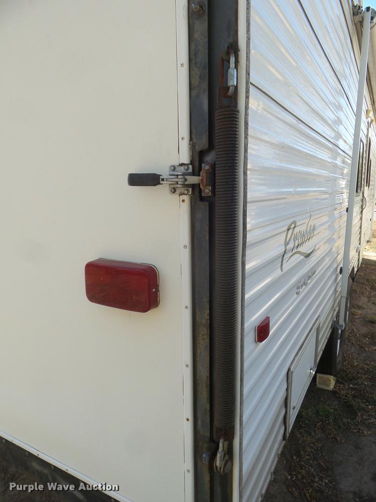 image for item L1721 1998 Prowler camper