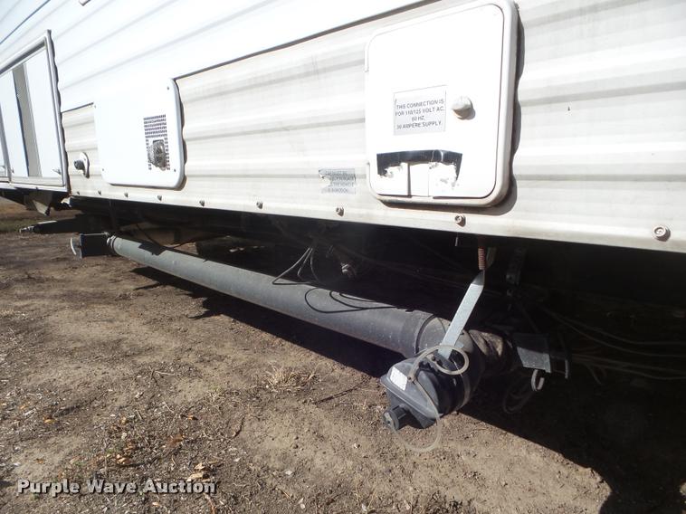 image for item L1721 1998 Prowler camper