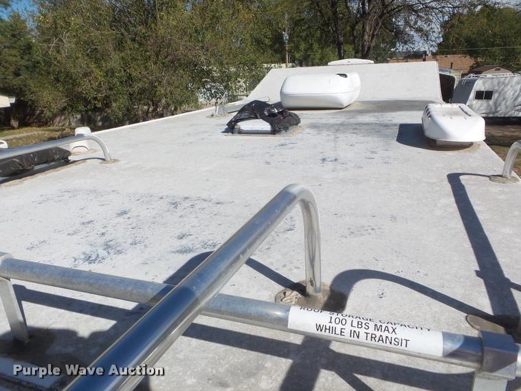 image for item L1721 1998 Prowler camper