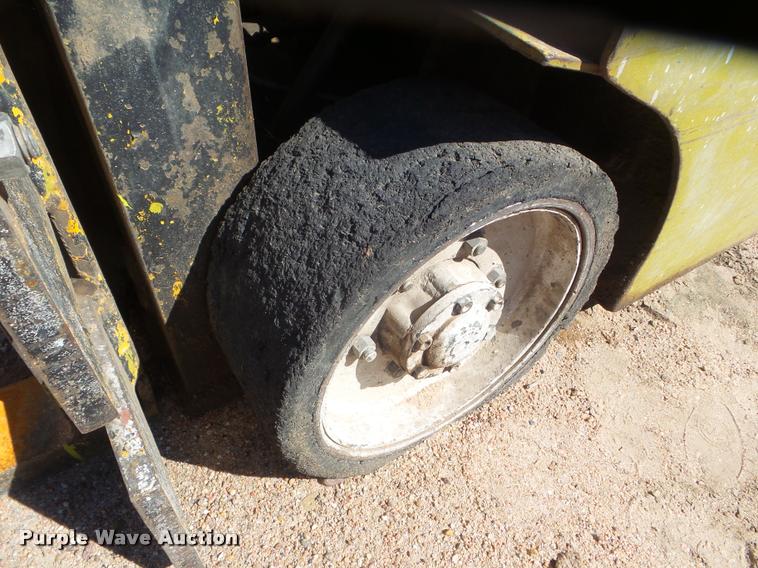 image for item L1725 Yale forklift