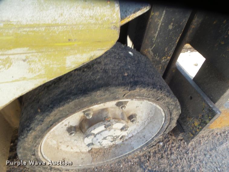 image for item L1725 Yale forklift