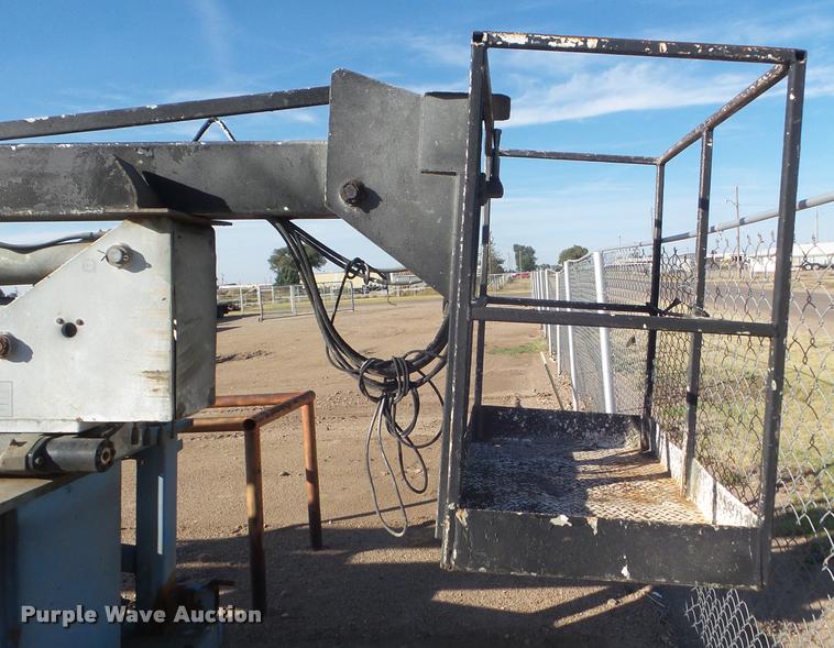 image for item L1737 2016 Ameriquip Eagle 42 boom lift