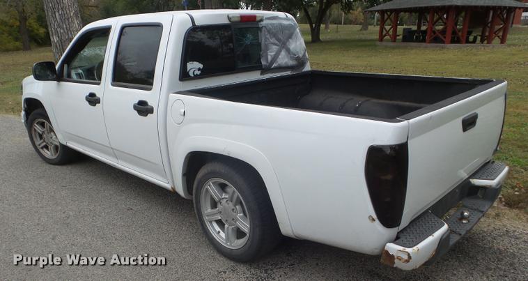 image for item L1739 2004 Chevrolet Colorado Crew Cab pickup truck