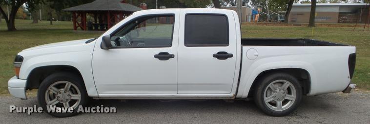 image for item L1739 2004 Chevrolet Colorado Crew Cab pickup truck