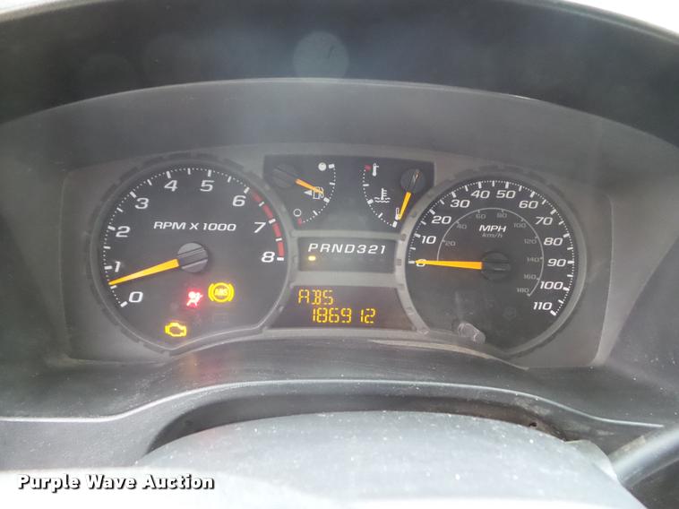 image for item L1739 2004 Chevrolet Colorado Crew Cab pickup truck