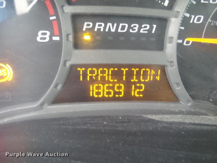 image for item L1739 2004 Chevrolet Colorado Crew Cab pickup truck