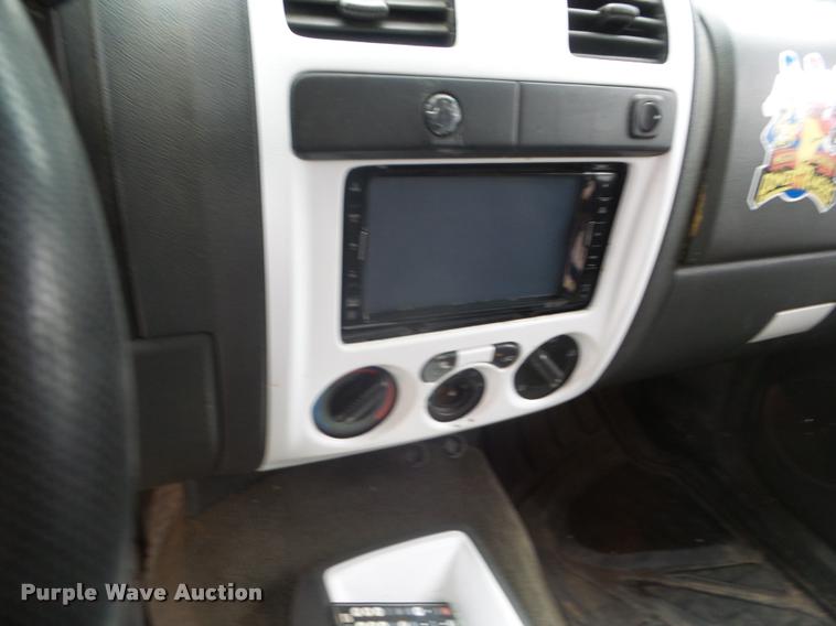 image for item L1739 2004 Chevrolet Colorado Crew Cab pickup truck