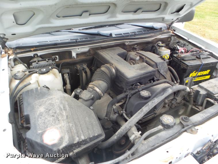 image for item L1739 2004 Chevrolet Colorado Crew Cab pickup truck