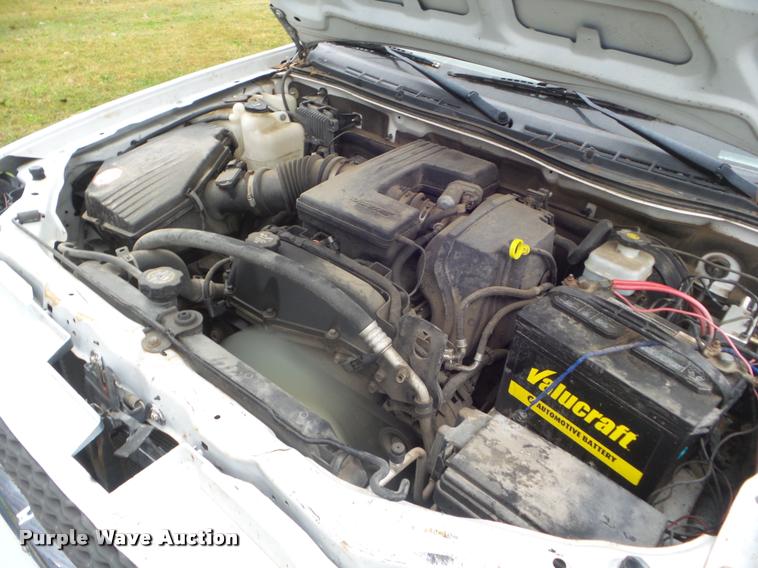 image for item L1739 2004 Chevrolet Colorado Crew Cab pickup truck