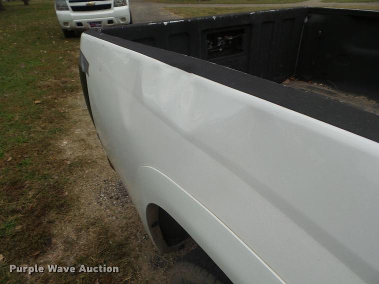 image for item L1739 2004 Chevrolet Colorado Crew Cab pickup truck