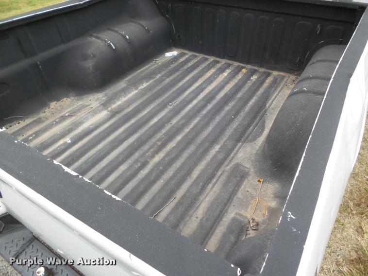 image for item L1739 2004 Chevrolet Colorado Crew Cab pickup truck