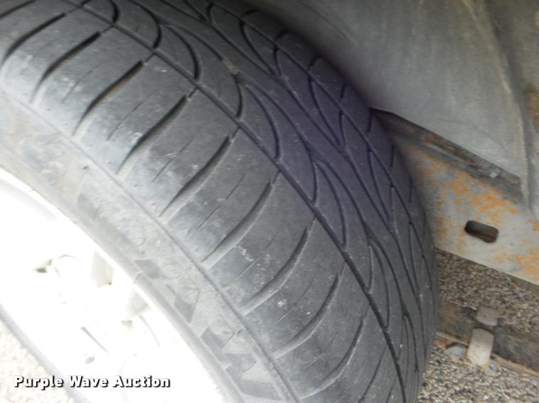 image for item L1739 2004 Chevrolet Colorado Crew Cab pickup truck