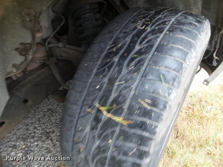 image for item L1739 2004 Chevrolet Colorado Crew Cab pickup truck