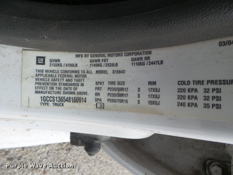 image for item L1739 2004 Chevrolet Colorado Crew Cab pickup truck