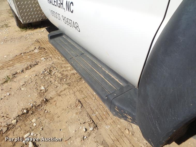 image for item L1742 2011 Ford F550 service truck