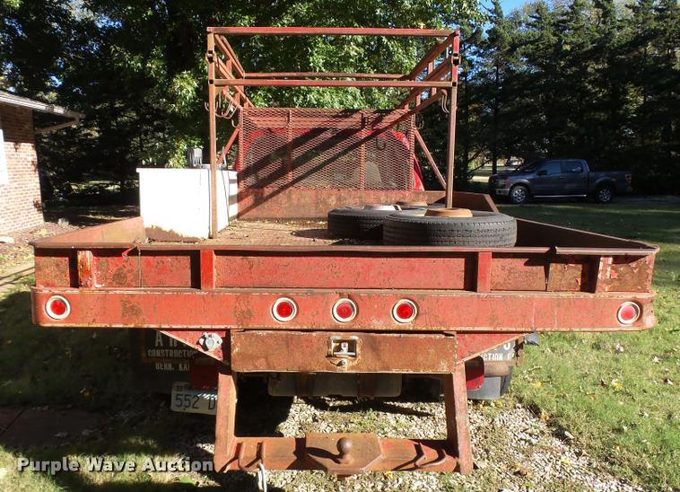 image for item L3274 1999 Ford F350 Super Duty Crew Cab flatbed pickup truck